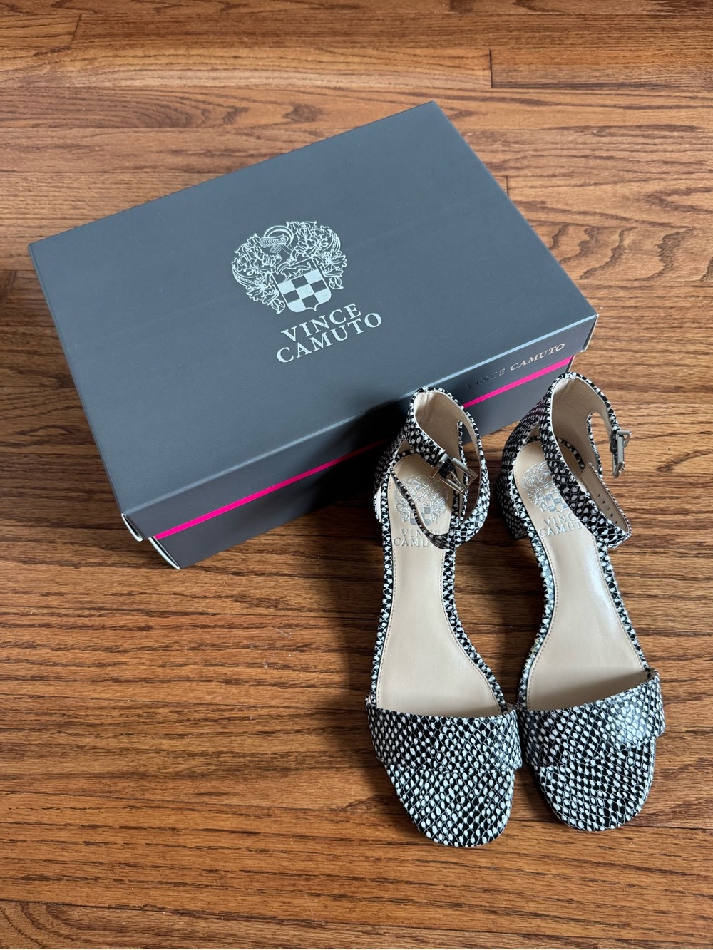Vince Camaro Sasseta Sandal